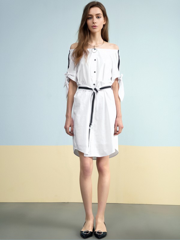 可可尼2023春夏季白色连衣裙