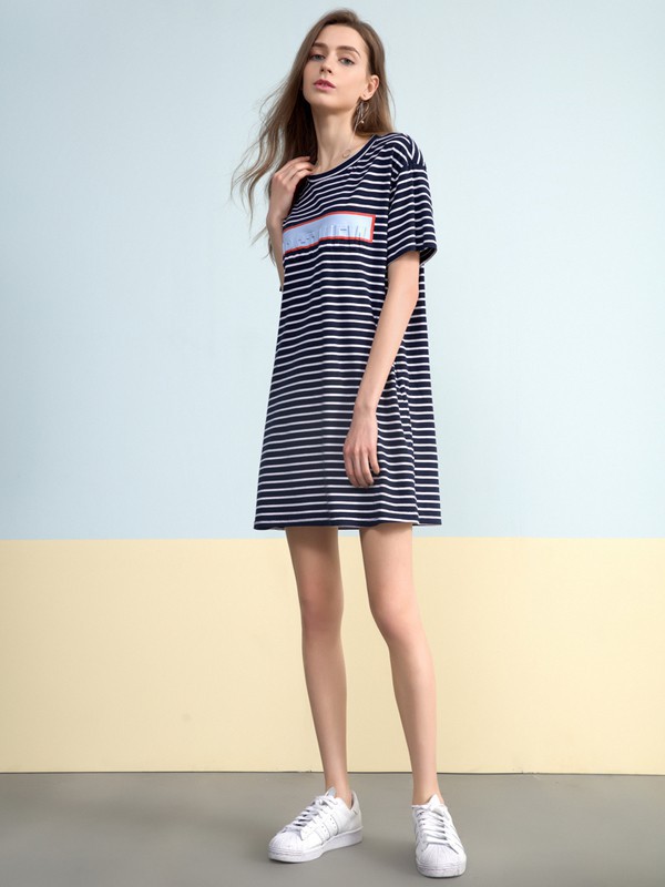 可可尼2023春夏季黑色连衣裙