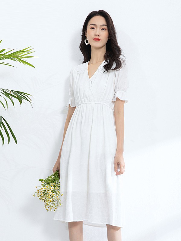 爱美斯2023春夏季白色连衣裙