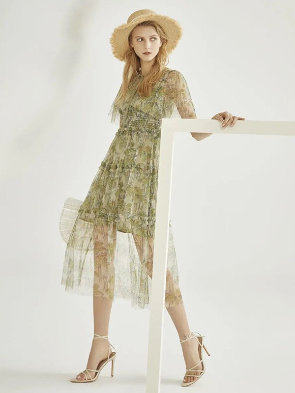 依目了然女装2023春夏季绿色连衣裙