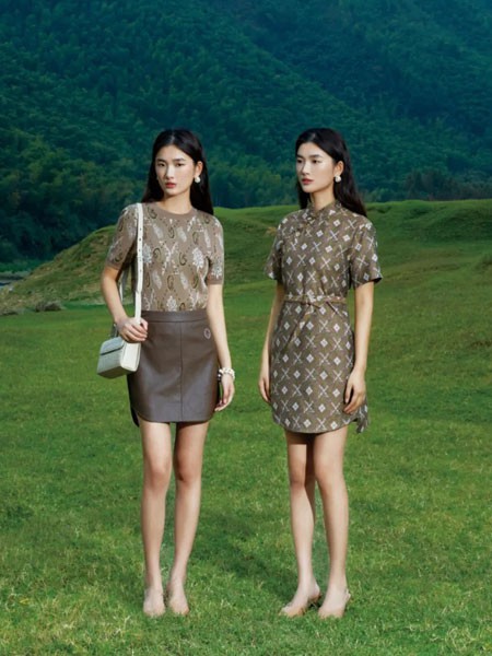 朗斯莉女装2023春夏季棕色连衣裙