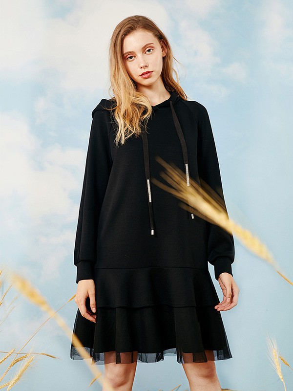 爱居兔女装2023春夏季黑色连衣裙