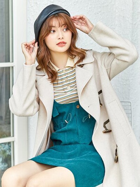 茜舞女装2022秋冬季白色风衣