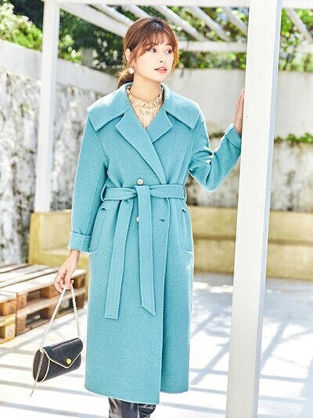 茜舞女装2022秋冬季蓝色大衣