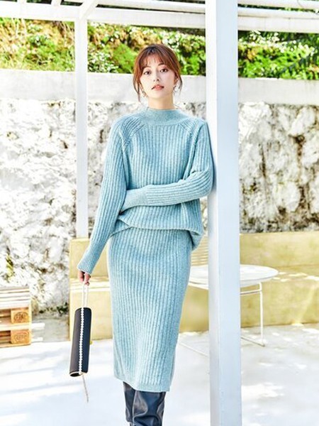 茜舞女装2022秋冬季蓝色毛衣裙