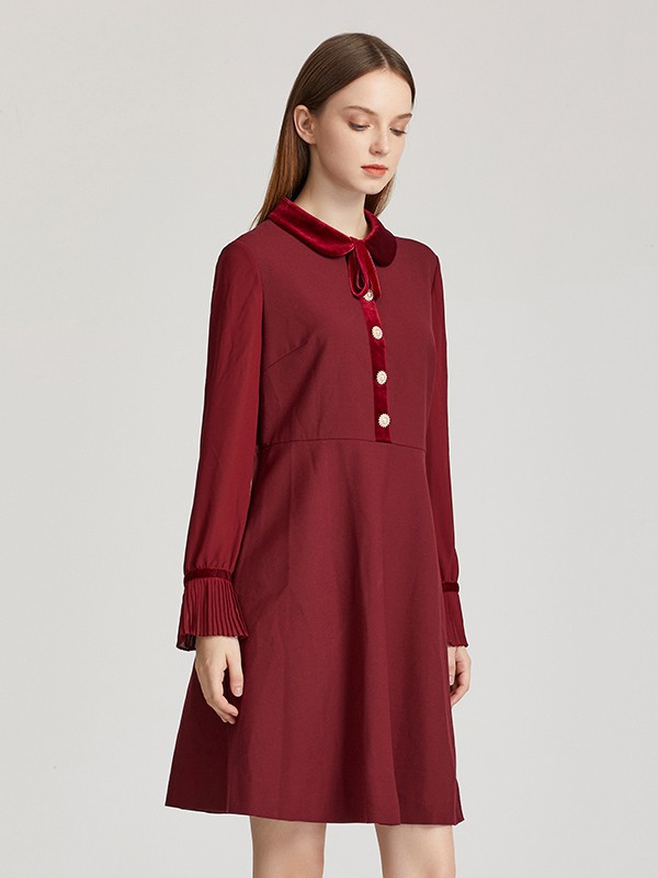 蕾朵女装2022秋冬季酒红色连衣裙