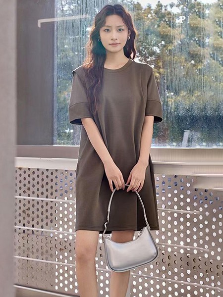 钟情忆语女装