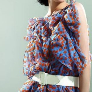 你看这衣服漂亮不，因为SINICA(司尼卡)在招商呢。