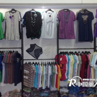 便宜服装夏季圆领短袖T恤吊带雪纺连衣裙背心休闲裤牛仔短裤批发