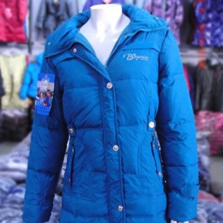 厂家直销低价羽绒服批发虎门依优美服饰