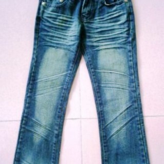 牛仔裤13元,T恤4元,独立包装吊牌,支持支付宝付款