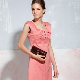 秋冬新品红凯贝尔创新设计理念引领女装潮流