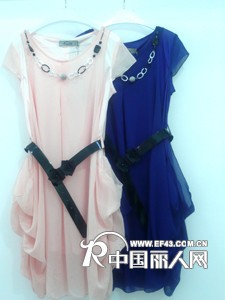 奇百特女装夏装 时尚女人味冰丝连衣裙