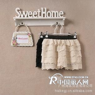 2011韩国女装 秋装热销百搭蕾丝蛋糕热裤