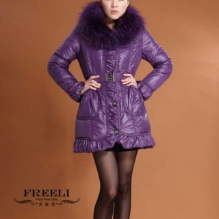 语轩品牌折扣女装，随意搭配，不拘一格，深得都市时尚女性喜爱。