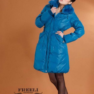 语轩品牌折扣女装，以自信、优雅的笔调演绎出简约、自然的中国淑女风尚。