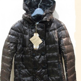 百川品牌折扣女装女人中的佳丽服饰