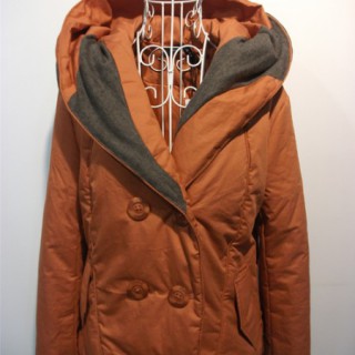 百川品牌折扣女装女人中的佳丽服饰