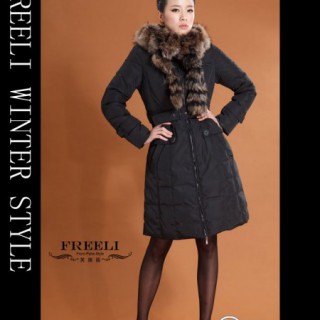 语轩女装有高雅、浪漫的一面