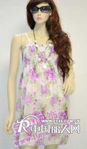 工厂直批新品春装连衣裙新款T恤韩版服饰批发压皱蕾丝雪纺连衣裙