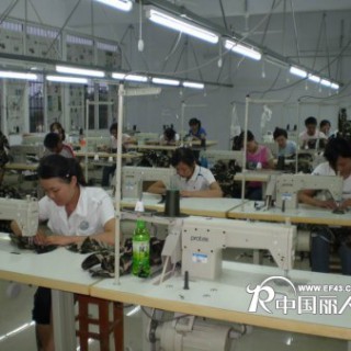 湛蓝的天 恩美雅服装做行业的精品服装