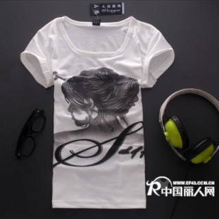 今年时尚流行的服装批发