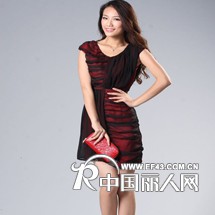 折扣女装加盟品牌折扣批发折扣货源罗伦一网打尽