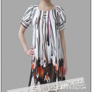 时尚外贸清货：连衣裙全清49元。