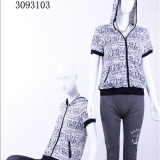 特加依-3093103折扣女装批发时尚字母个性休闲上衣