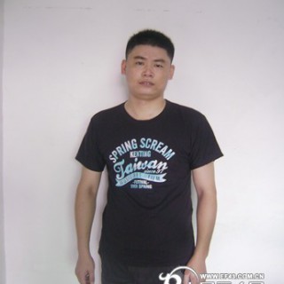 甩甩甩！厂家6元批发男T 13651454994