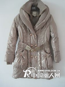 鑫泉服饰专业批发品牌库存服装：大/衣/棉衣/羽绒服/毛衣低价走份