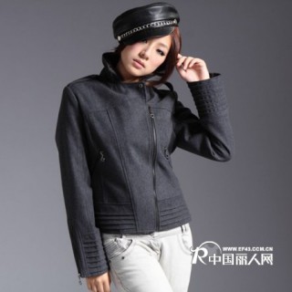 秋冬纯色西装领肩章修身型短款外套