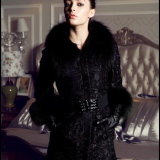 缔造时尚典范的最多服装尽在【H-X韩轩】品牌折扣女装