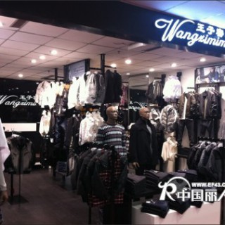 热烈祝贺公司开店53家,公交车广告闪亮现身