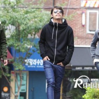 广西最好看的情侣装外套批发哪家好广西服装厂家直接批发情侣外套