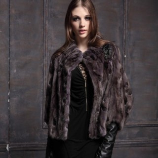 女人与时尚对话    加盟【H-X韩轩】品牌折扣女装