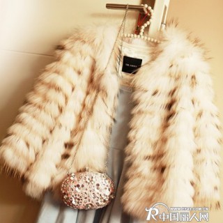 换季清仓便宜批发云南昆明时尚皮草外套批发贵州棉衣外套批发