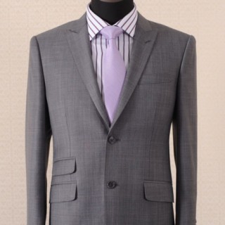 西服定做应以板型合体为佳