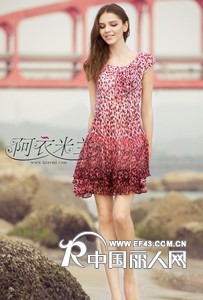 阿衣米兰品牌女装以清丽的大自然色为主调,款式多变,充满个性