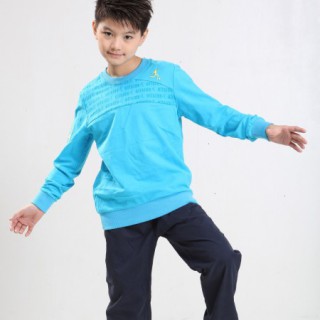 越位品牌少年装  设置最低加盟门槛