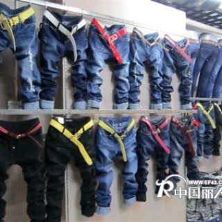 特价牛仔裤，裙子，T恤，情侣装大清仓