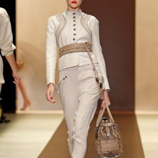 上百品牌上千款式服装批发提供一手货源