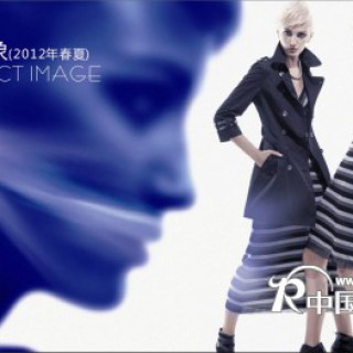 黑白就是色彩，彩色点缀心情，25岁时尚女性的形象专家