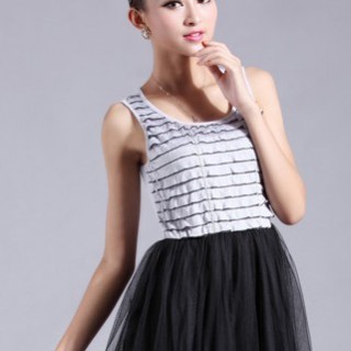 时尚女装品牌夏季最新款雅致水波纹网纱拼接连衣裙款式图片