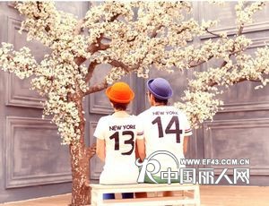 临沧在哪找最时尚的情侣装批发市场呢最好看的情侣装批发网站在哪