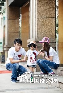 我想批发亲子装 谁知道哪个厂家的货源最便宜 款式最好看