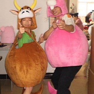 销售儿童道具人偶服装，卡通表演服饰，露脸小兔子