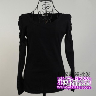 广东低价秋冬装批发卫衣批发杂款女士牛仔裤批发杂款毛衣批发