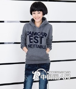 哪里有款式好看的女装？韩版女式修身女裤批发 广州秋季外套批发