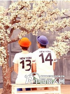 山东济南服装批发货源厂家便宜的情侣衫批发秋季便宜的情侣装批发